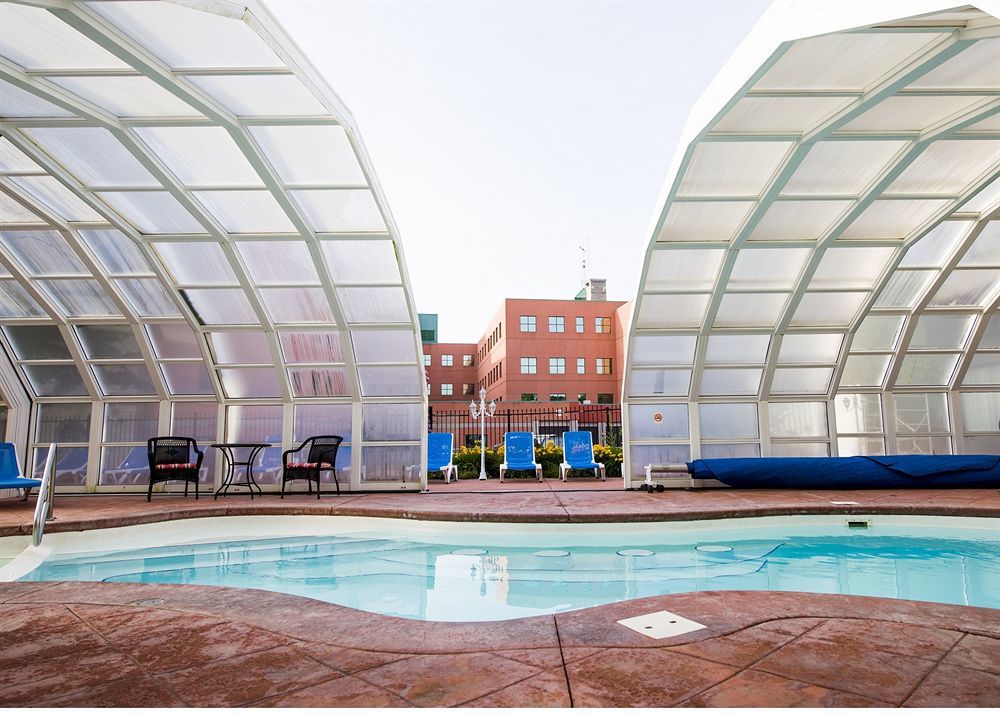 V Hotel & Suites Moncton Bagian luar foto