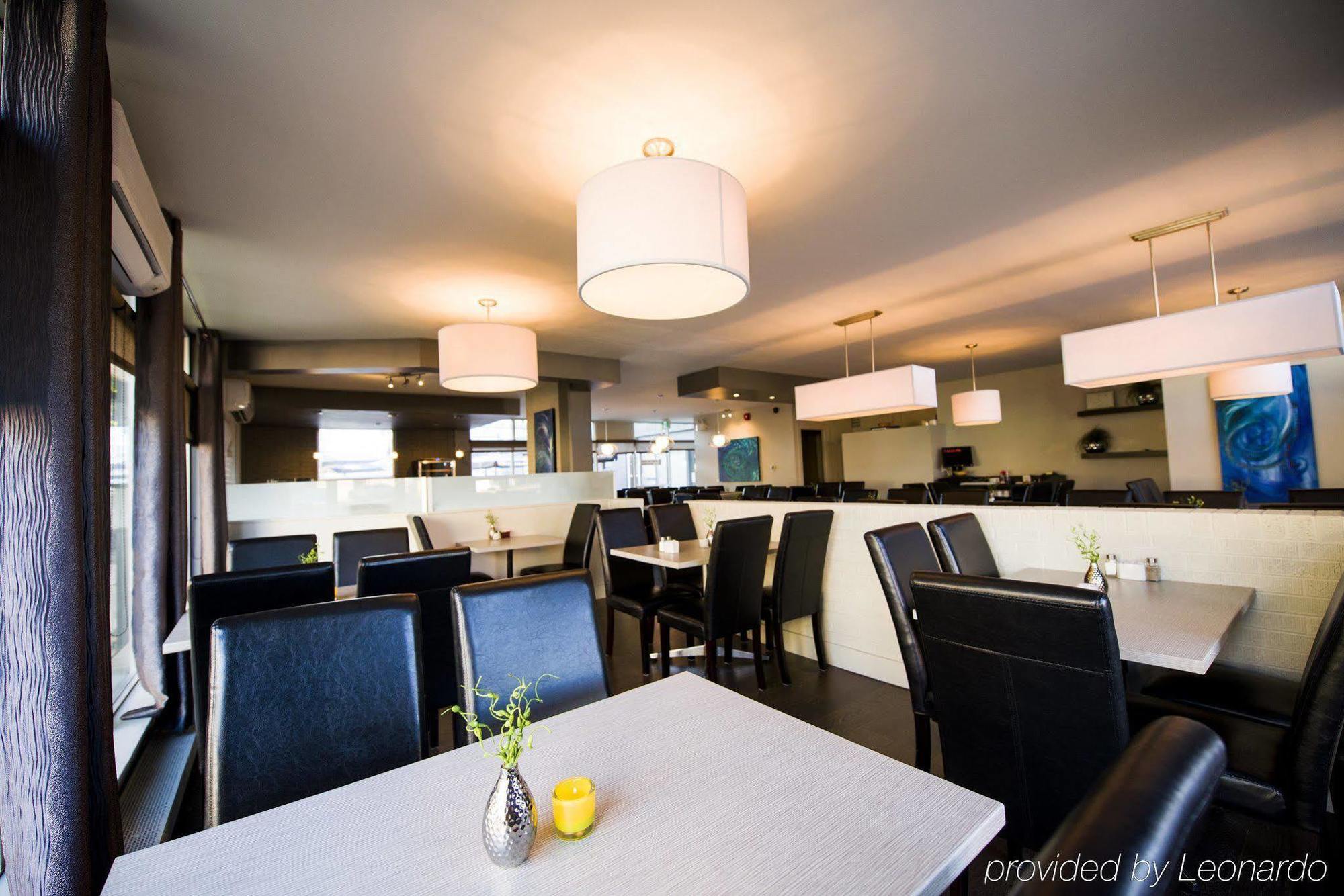 V Hotel & Suites Moncton Bagian luar foto